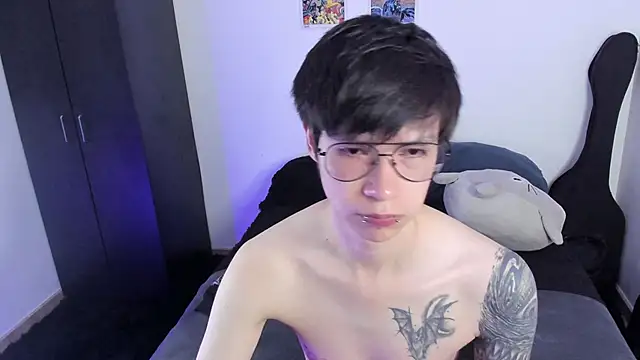 Snapshot of Aventure_Twinks chatting on 10-14-25, 08:09 Aventure Twinks online show from 10-14-25, 08:09