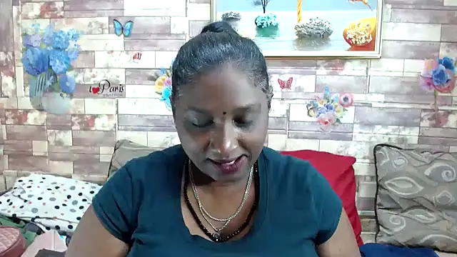 Snapshot of Indian_tracy chatting on 10-07-25, 10:12 Indian tracy online show from 10-07-25, 10:12