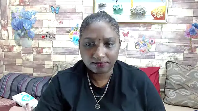 Snapshot of Indian_tracy chatting on 10-11-25, 08:24 Indian tracy online show from 10-11-25, 08:24