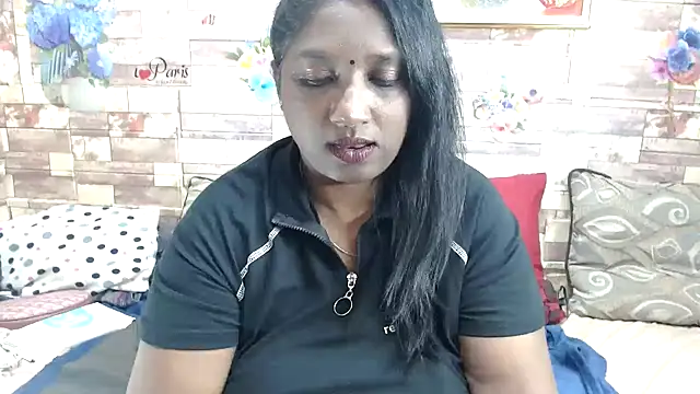 Snapshot of Indian_tracy chatting on 10-23-25, 12:21 Indian tracy online show from 10-23-25, 12:21