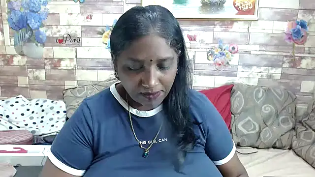 Snapshot of Indian_tracy chatting on 10-30-25, 07:47 Indian tracy online show from 10-30-25, 07:47