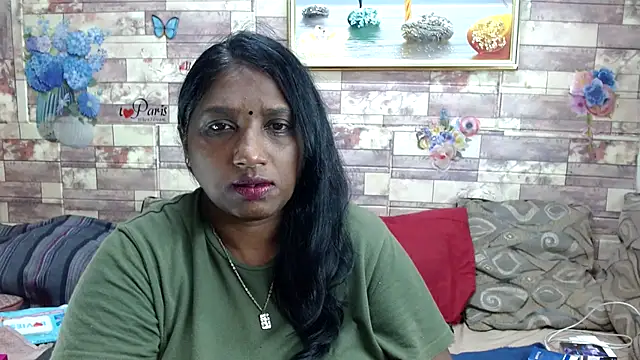 Snapshot of Indian_tracy chatting on 11-26-25, 08:21 Indian tracy online show from 11-26-25, 08:21