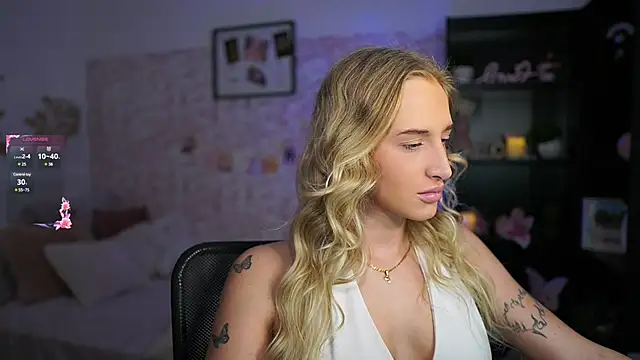 Nicolette  Shea  online show from 03-21-25, 09:34