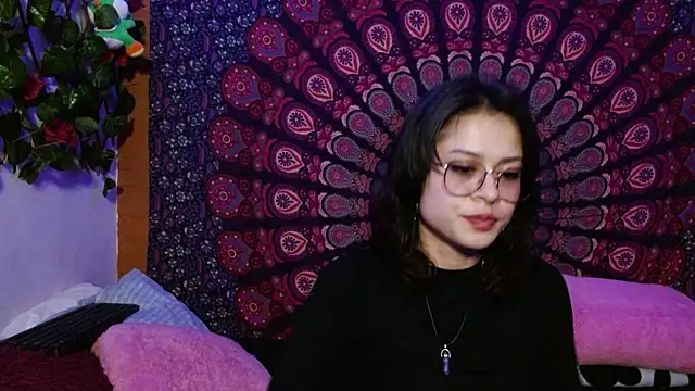 Snapshot of AbbySccott chatting on 03-21-25, 01:13 AbbySccott online show from 03-21-25, 01:13