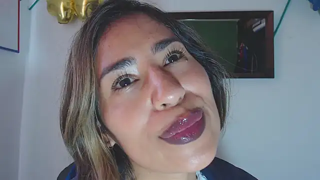 Snapshot of fantasty_nylon chatting on 12-03-24, 04:28 fantasty nylon online show from 12-03-24, 04:28