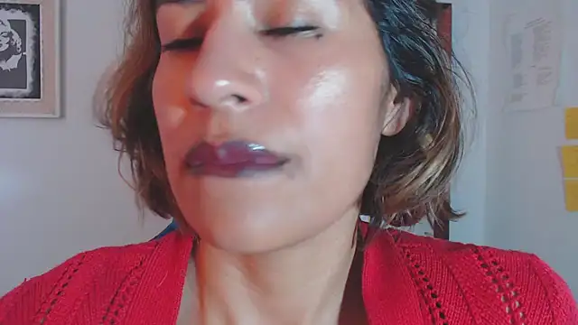 Snapshot of fantasty_nylon chatting on 12-10-24, 08:05 fantasty nylon online show from 12-10-24, 08:05