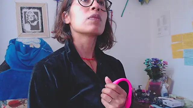 Snapshot of fantasty_nylon chatting on 02-17-25, 09:19 fantasty nylon online show from 02-17-25, 09:19