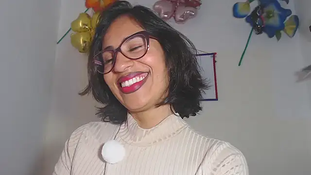 Snapshot of fantasty_nylon chatting on 10-18-25, 07:25 fantasty nylon online show from 10-18-25, 07:25