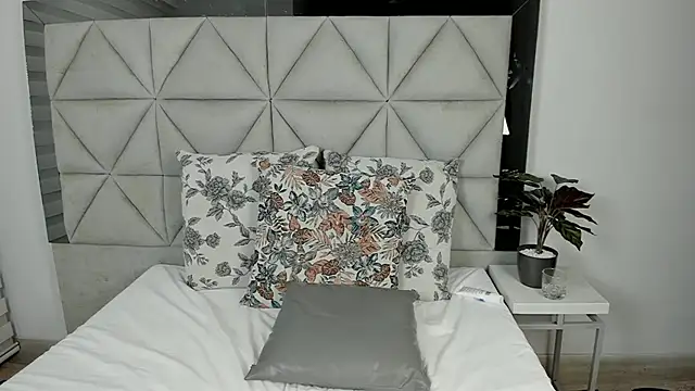 Snapshot of nina_pons chatting on 03-13-25, 12:05 nina pons online show from 03-13-25, 12:05