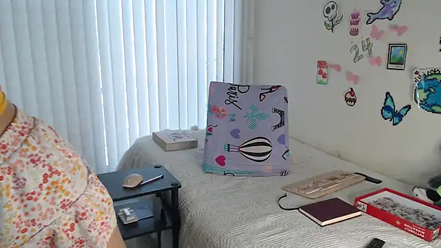 Snapshot of reaLISStic chatting on 01-08-25, 08:29 reaLISStic online show from 01-08-25, 08:29