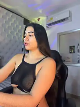 Snapshot of ZarahEvans chatting on 04-28-26, 08:47 ZarahEvans online show from 04-28-26, 08:47