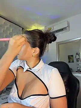 Snapshot of ZarahEvans chatting on 05-14-26, 08:48 ZarahEvans online show from 05-14-26, 08:48