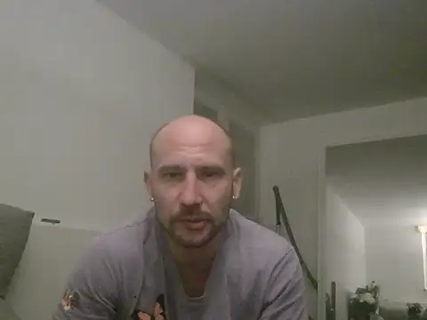 Snapshot of Smileboy698 chatting on 03-16-26, 01:33 Smileboy698 online show from 03-16-26, 01:33