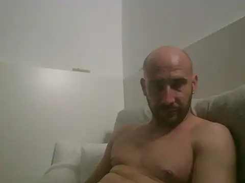 Snapshot of Smileboy698 chatting on 05-05-26, 03:03 Smileboy698 online show from 05-05-26, 03:03