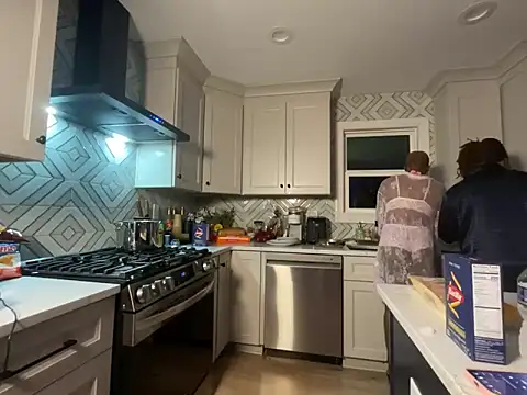 VixenCapri online show from 04-12-26, 03:00