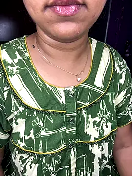 Snapshot of kannadatelugugirl chatting on 10-09-25, 01:14 kannadatelugugirl online show from 10-09-25, 01:14