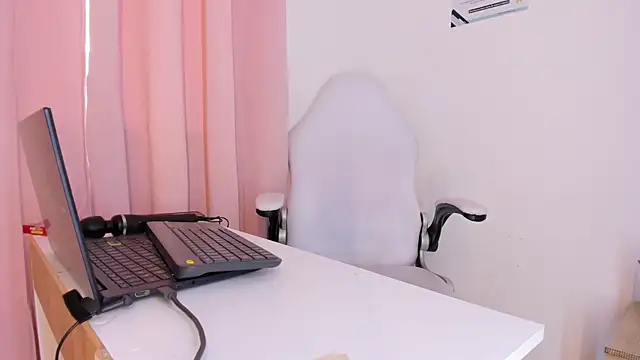 Snapshot of kattypinkk chatting on 05-15-26, 07:21 kattypinkk online show from 05-15-26, 07:21