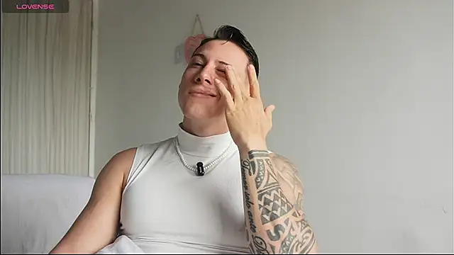 Snapshot of Muscle_King_Cum chatting on 06-19-26, 01:15 Muscle King Cum online show from 06-19-26, 01:15