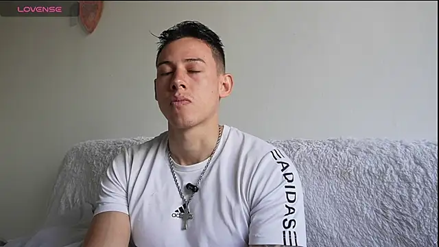 Snapshot of Muscle_King_Cum chatting on 06-29-26, 01:33 Muscle King Cum online show from 06-29-26, 01:33