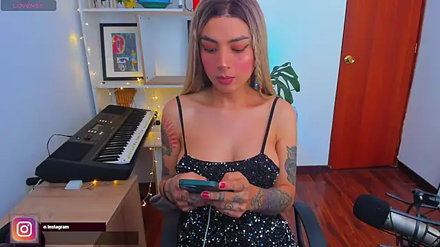 Snapshot of Yeriawaddell_ chatting on 12-25-24, 03:38 Yeriawaddell online show from 12-25-24, 03:38