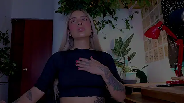 Snapshot of Yeriawaddell_ chatting on 11-24-25, 01:05 Yeriawaddell online show from 11-24-25, 01:05