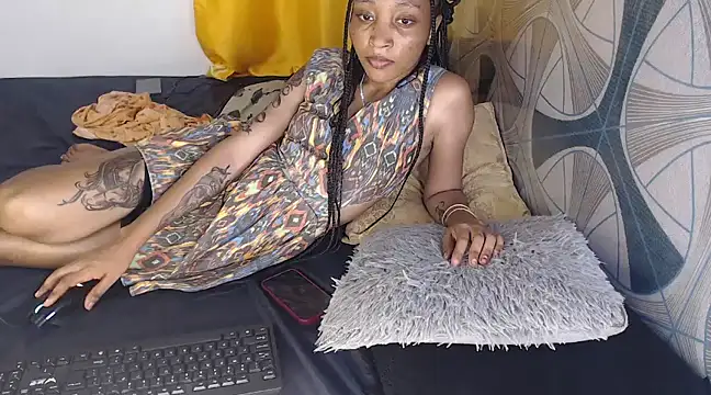 Snapshot of Candiey001 chatting on 12-10-24, 06:28 Candiey001 online show from 12-10-24, 06:28