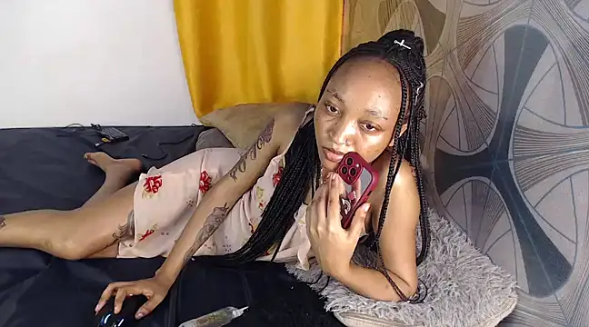 Snapshot of Candiey001 chatting on 12-16-24, 06:38 Candiey001 online show from 12-16-24, 06:38