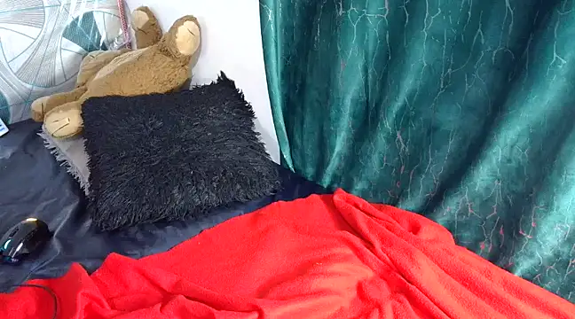 Snapshot of Candiey001 chatting on 02-25-25, 10:18 Candiey001 online show from 02-25-25, 10:18