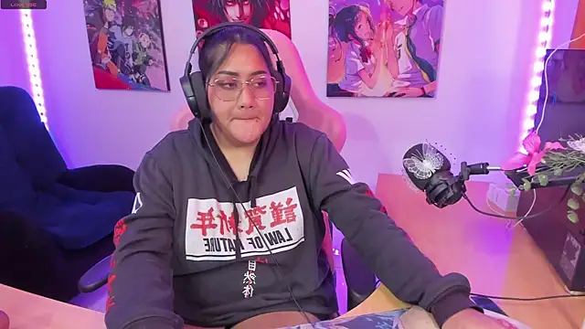 Snapshot of haru_u2 chatting on 01-21-25, 01:32 haru u2 online show from 01-21-25, 01:32