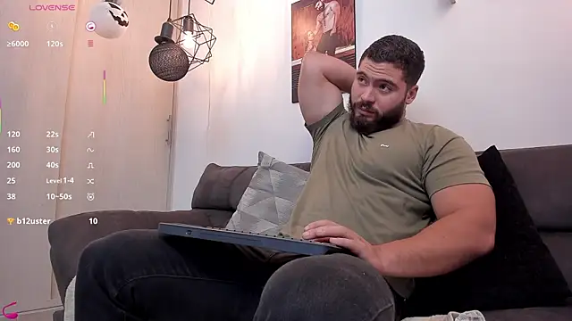 SebastianVilla  online show from 10-11-25, 09:13