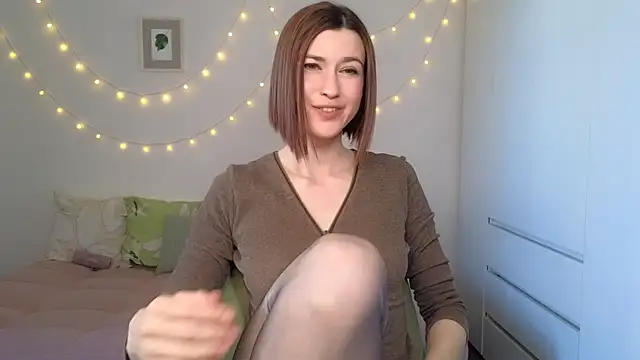 Snapshot of AliciaNewell chatting on 06-23-26, 04:32 AliciaNewell online show from 06-23-26, 04:32