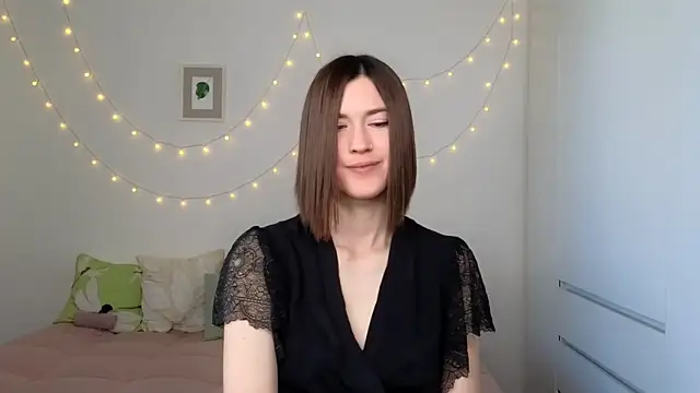 Snapshot of AliciaNewell chatting on 07-18-26, 04:27 AliciaNewell online show from 07-18-26, 04:27