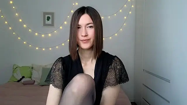 Snapshot of AliciaNewell chatting on 07-20-26, 04:27 AliciaNewell online show from 07-20-26, 04:27