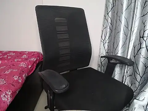 Snapshot of Naila00 chatting on 02-28-26, 03:57 Naila00 online show from 02-28-26, 03:57