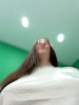 Snapshot of dreams4u chatting on 03-01-25, 12:45 dreams4u online show from 03-01-25, 12:45