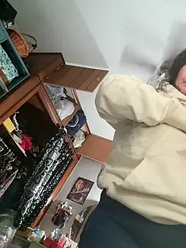 sweetkitty111 online show from 02-13-25, 09:27