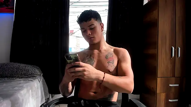 Snapshot of Dominic_Biker__ chatting on 12-14-24, 08:18 Dominic Biker online show from 12-14-24, 08:18