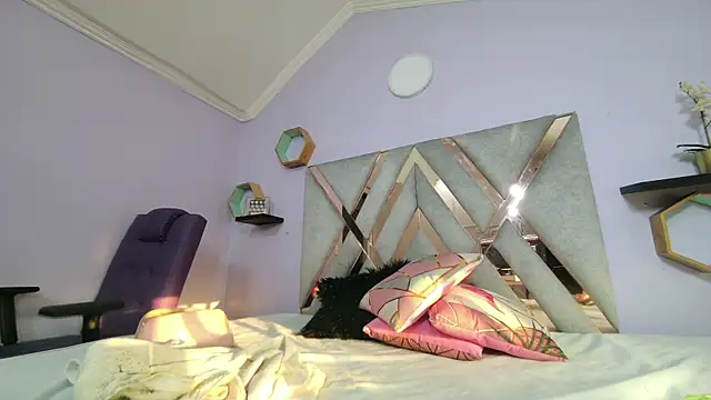 Hannagarces online show from 01-10-25, 11:43