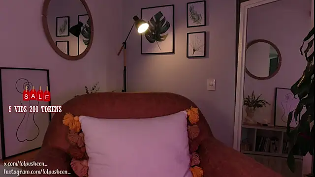 Snapshot of JulietteDee chatting on 01-14-25, 09:41 JulietteDee online show from 01-14-25, 09:41