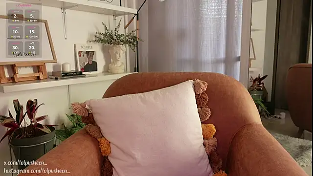 Snapshot of JulietteDee chatting on 01-29-25, 10:11 JulietteDee online show from 01-29-25, 10:11