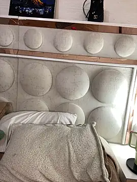 Snapshot of lucianaroy chatting on 02-20-25, 02:40 lucianaroy online show from 02-20-25, 02:40