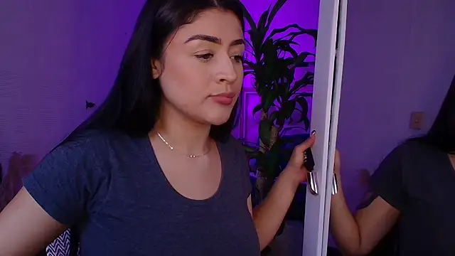 Snapshot of lucianaroy chatting on 10-03-25, 08:17 lucianaroy online show from 10-03-25, 08:17