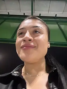 Snapshot of lucianaroy chatting on 10-21-25, 01:17 lucianaroy online show from 10-21-25, 01:17