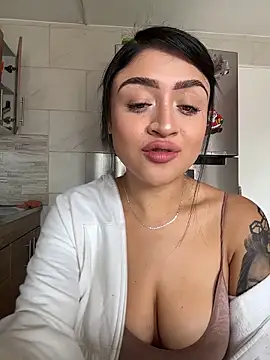 Snapshot of lucianaroy chatting on 11-29-25, 03:04 lucianaroy online show from 11-29-25, 03:04