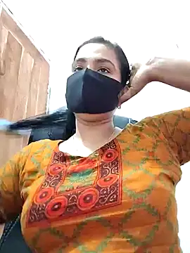 Snapshot of Ritusri_Dotta chatting on 02-18-25, 04:04 Ritusri Dotta online show from 02-18-25, 04:04