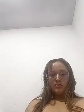 Snapshot of lucyy06 chatting on 05-28-26, 04:21 lucyy06 online show from 05-28-26, 04:21