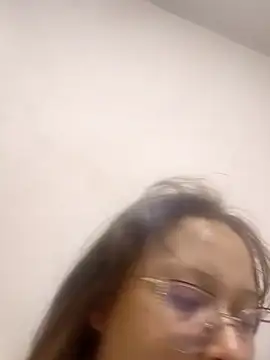 Snapshot of lucyy06 chatting on 07-12-26, 05:42 lucyy06 online show from 07-12-26, 05:42