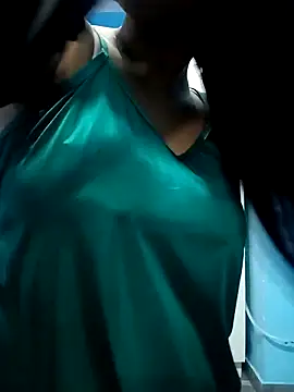 Snapshot of Gulabo-jaan chatting on 04-20-26, 01:03 Gulabo-jaan online show from 04-20-26, 01:03