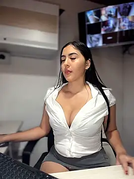 MarianaBenz online show from 06-03-26, 12:35