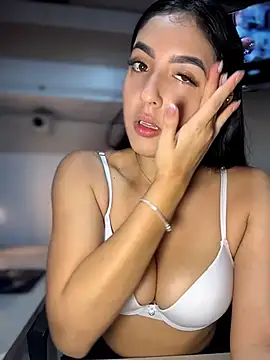 MarianaBenz online show from 06-24-26, 12:20